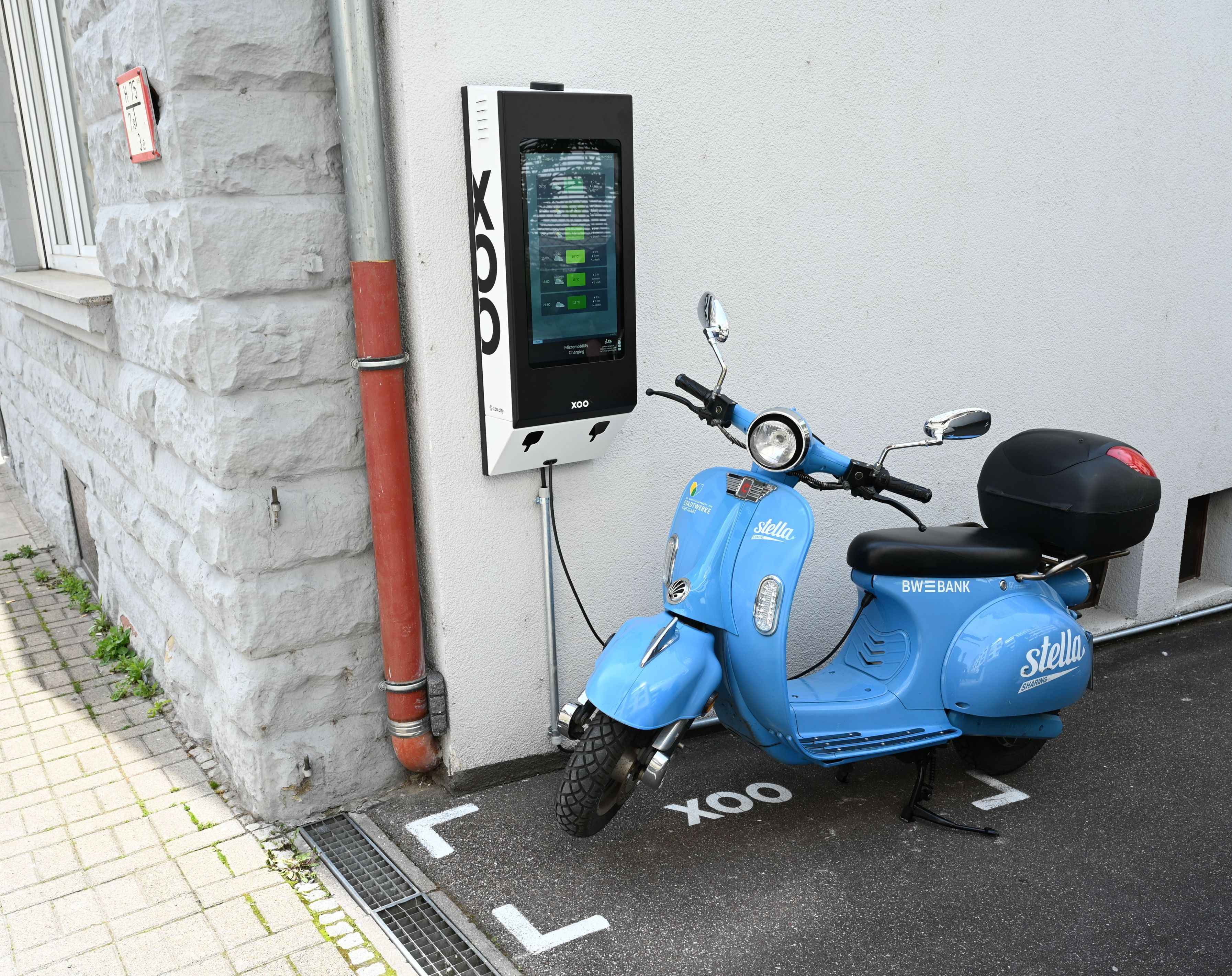 XOO charging network for sharing scooters
